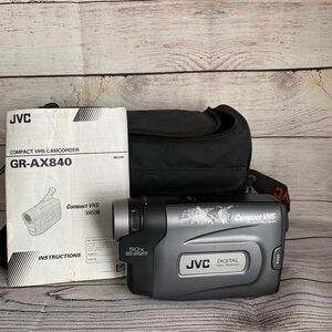 JVC Compact VHS VHS-C Camcorder Model GR-AX840 UNTESTED